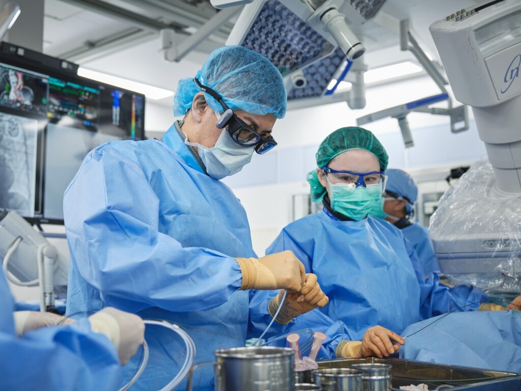 【医師監修】前立腺肥大症の新しい選択肢「カテーテル治療」とは？従来の手術・薬物療法との違いを徹底解説